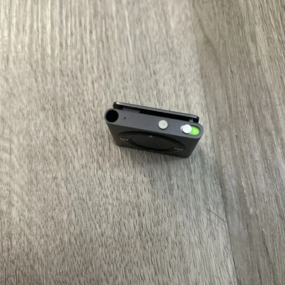 Apple iPod Shuffle 4th Generation Black 2 GB w/ USB Dongle No Power PARTS READ